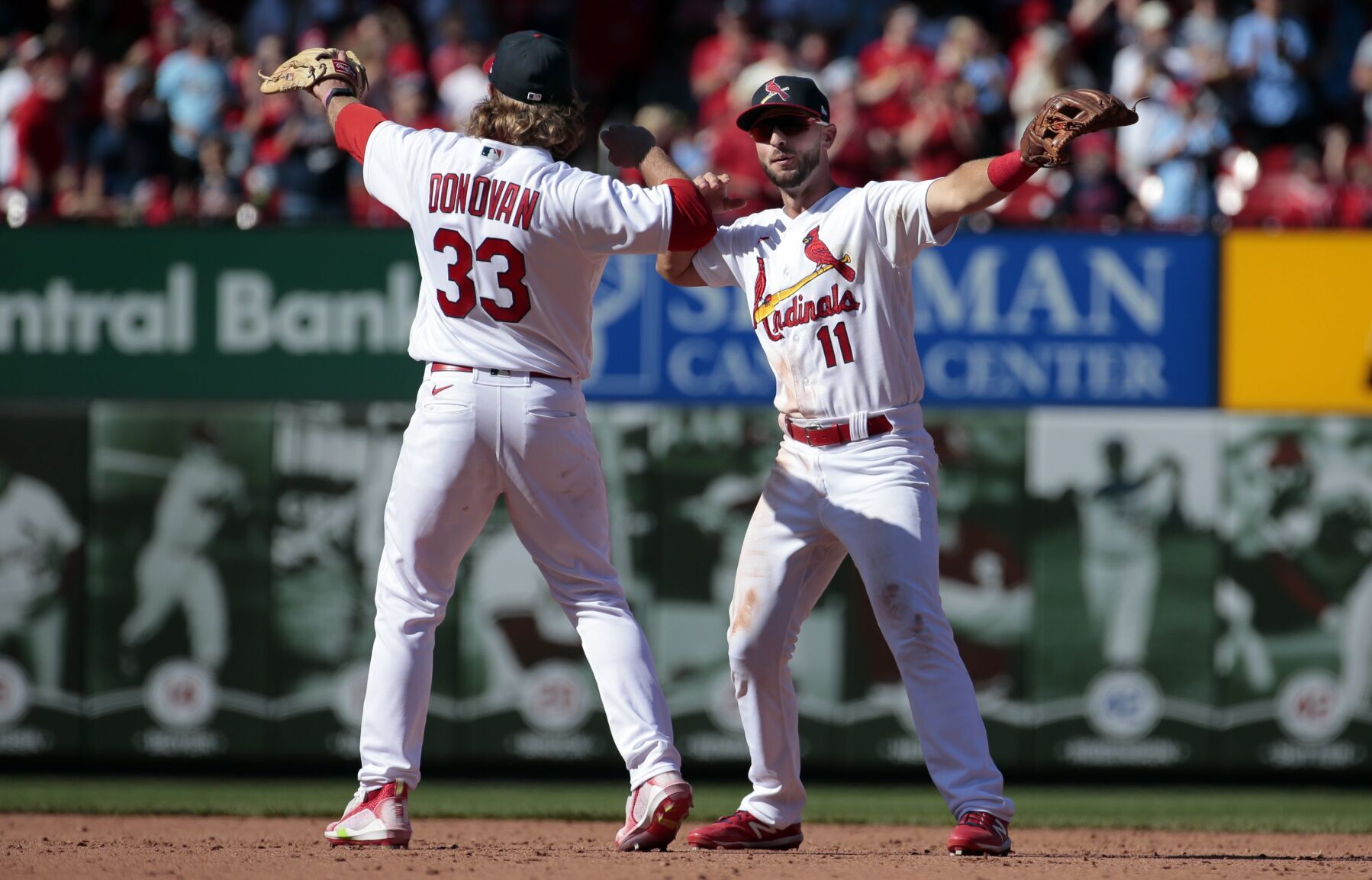 Cardinals win 7-5 over Diamondbacks, split series